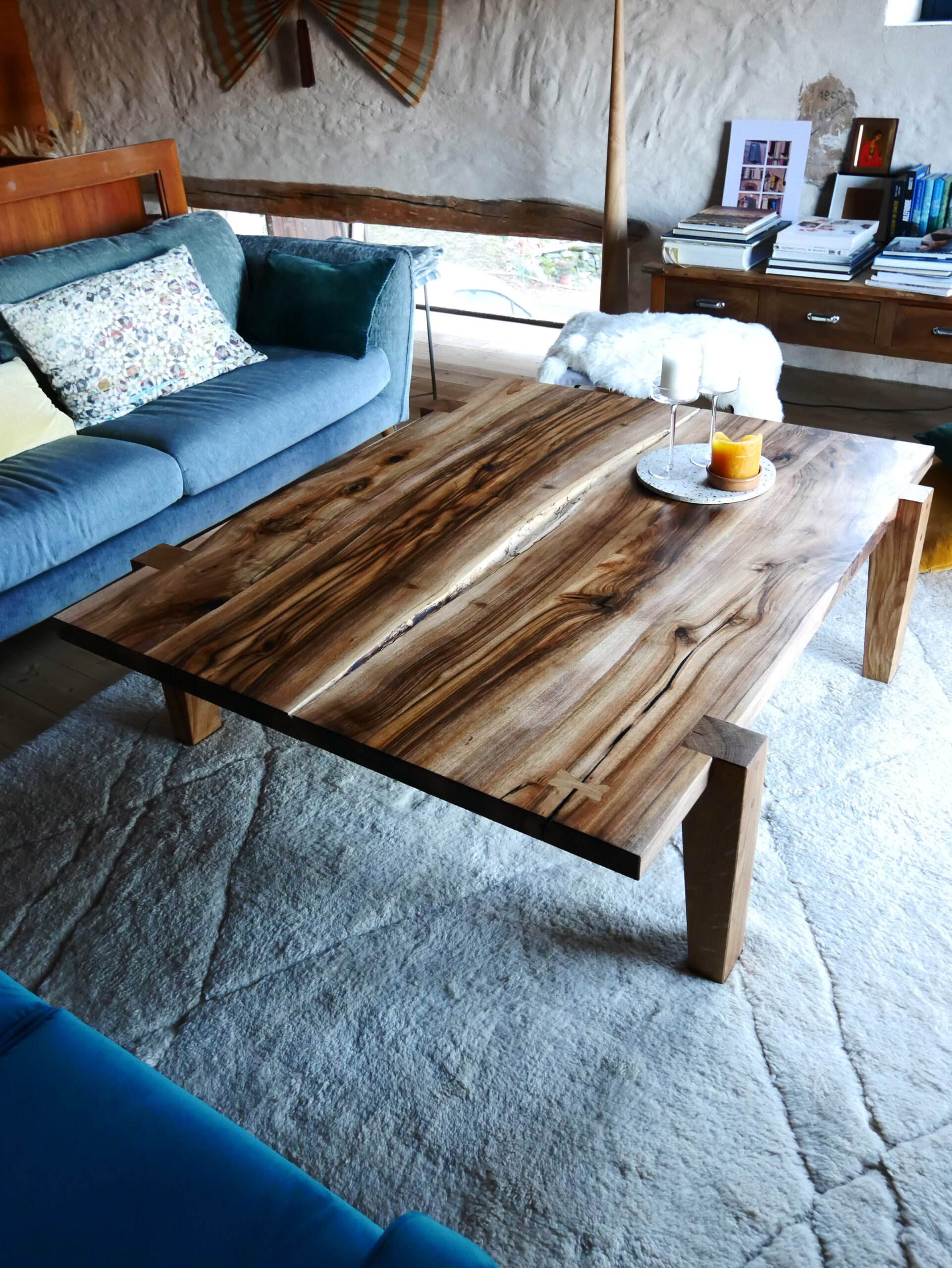Table basse rustique en bois massif noyer et chêne