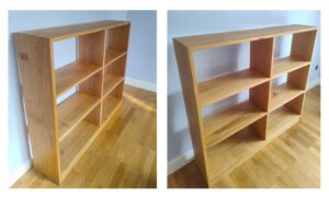 Réalisations sur-mesure d'étagères en chêne massif.